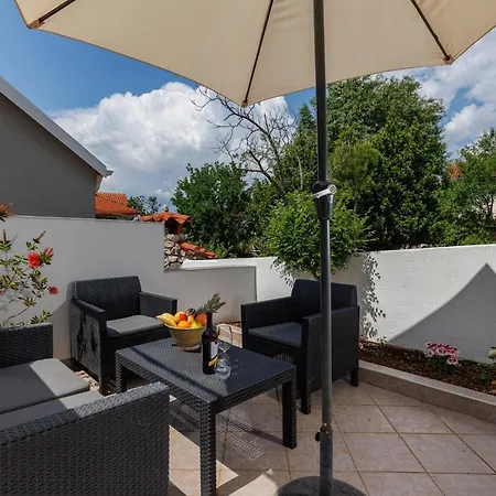 Charming With Hot Tube, Terrace, Barbecue And Garden Appartamento