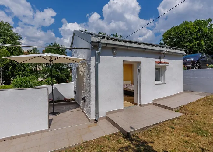 Charming With Hot Tube, Terrace, Barbecue And Garden Apartament