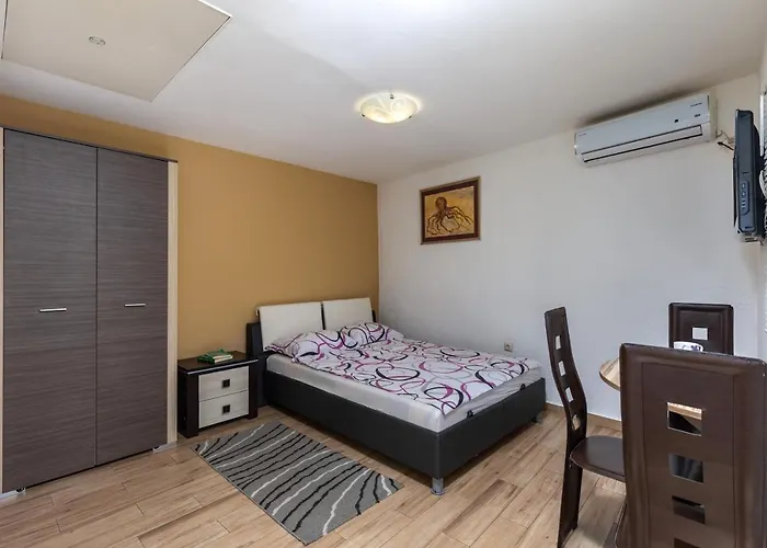Charming With Hot Tube, Terrace, Barbecue And Garden Apartament *