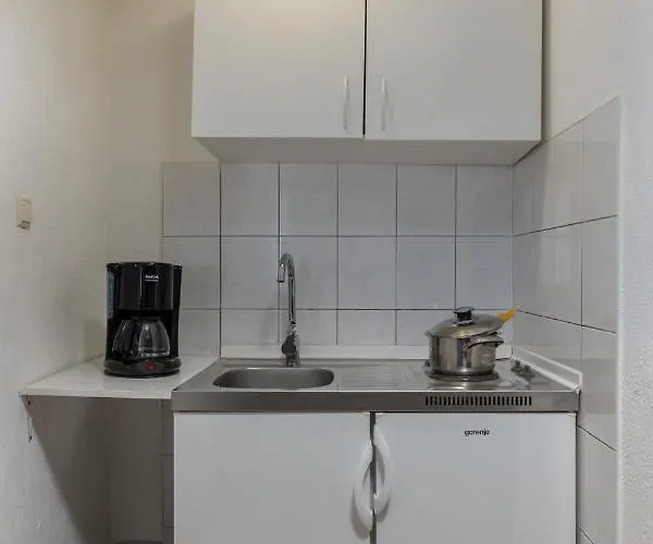 Charming With Hot Tube, Terrace, Barbecue And Garden Kraljevica