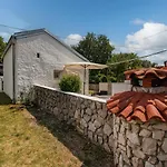 Charming With Hot Tube, Terrace, Barbecue And Garden * Кральевица