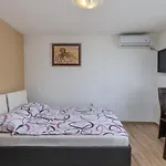 Charming With Hot Tube, Terrace, Barbecue And Garden * Кральевица