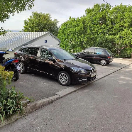 Charming With Hot Tube, Terrace, Barbecue And Garden Lägenhet *