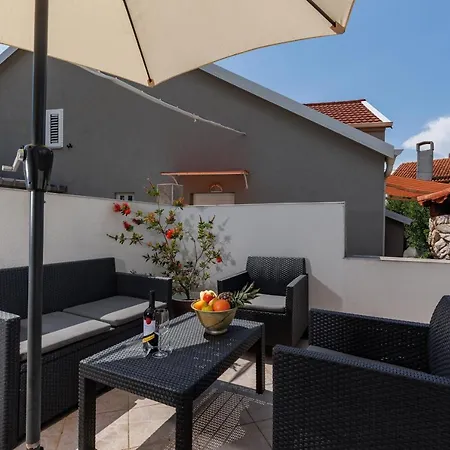 Lägenhet Charming With Hot Tube, Terrace, Barbecue And Garden *