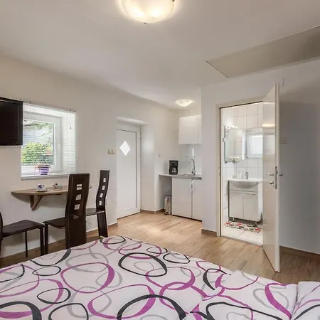 Charming With Hot Tube, Terrace, Barbecue And Garden * Kraljevica