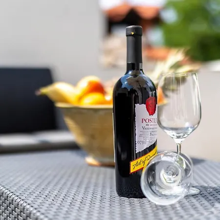 Charming With Hot Tube, Terrace, Barbecue And Garden