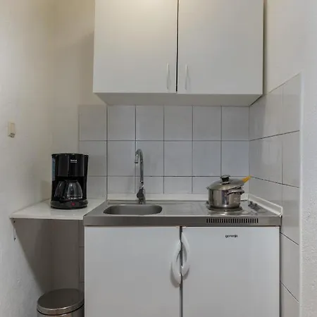 Charming With Hot Tube, Terrace, Barbecue And Garden Kraljevica