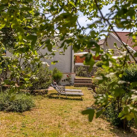 Charming With Hot Tube, Terrace, Barbecue And Garden *