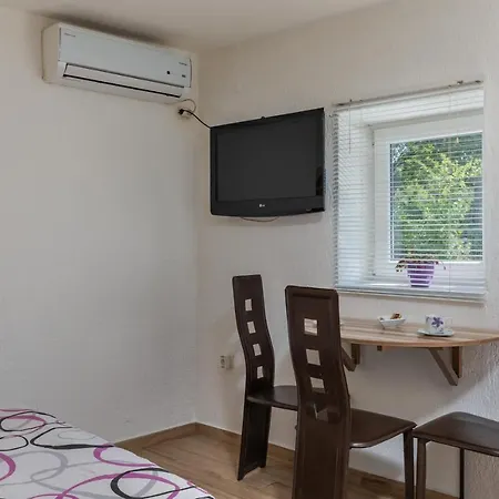 Charming With Hot Tube, Terrace, Barbecue And Garden * Kraljevica