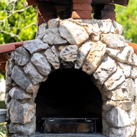 شقة Charming With Hot Tube, Terrace, Barbecue And Garden