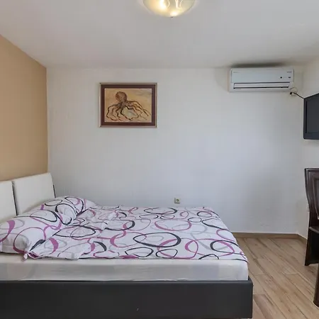 Charming With Hot Tube, Terrace, Barbecue And Garden * Kraljevica