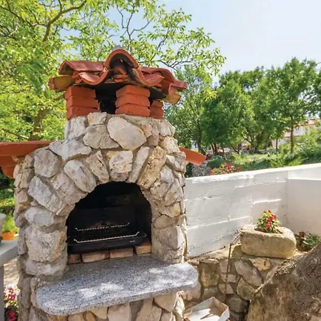 Charming With Hot Tube, Terrace, Barbecue And Garden Lägenhet Kraljevica