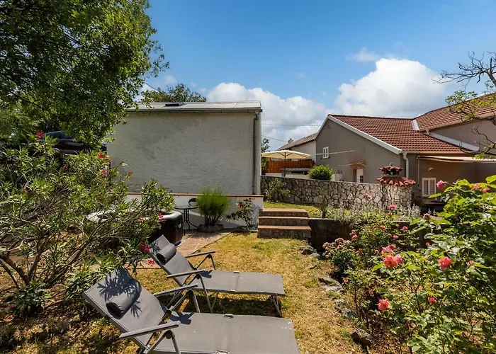 Charming With Hot Tube, Terrace, Barbecue And Garden