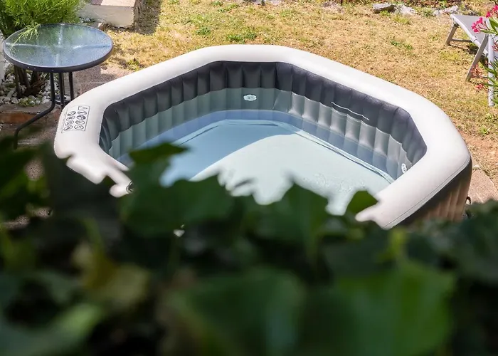 Charming With Hot Tube, Terrace, Barbecue And Garden 公寓