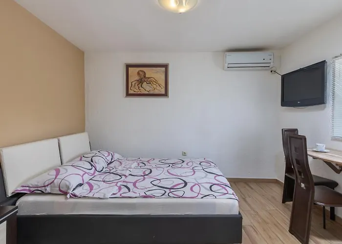 Charming With Hot Tube, Terrace, Barbecue And Garden * 克拉列维察